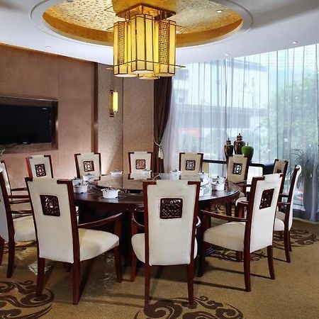 Empark Grand Hotel Chongqing Exterior photo