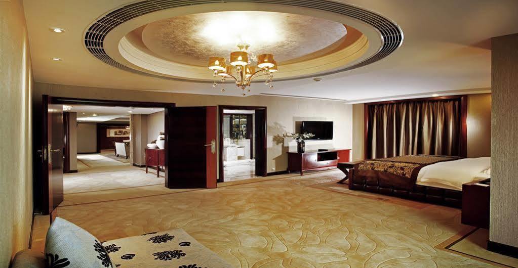 Empark Grand Hotel Chongqing Exterior photo