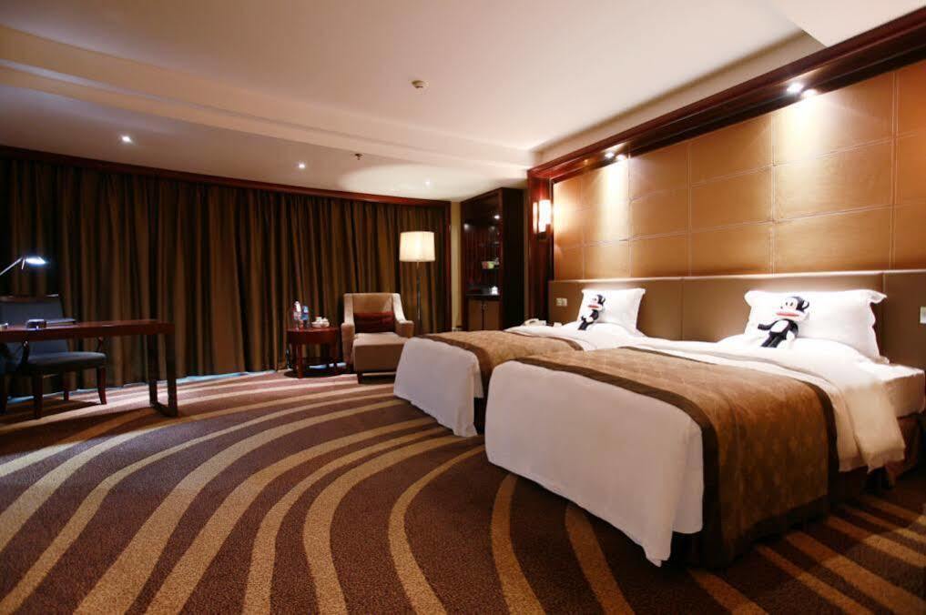 Empark Grand Hotel Chongqing Exterior photo